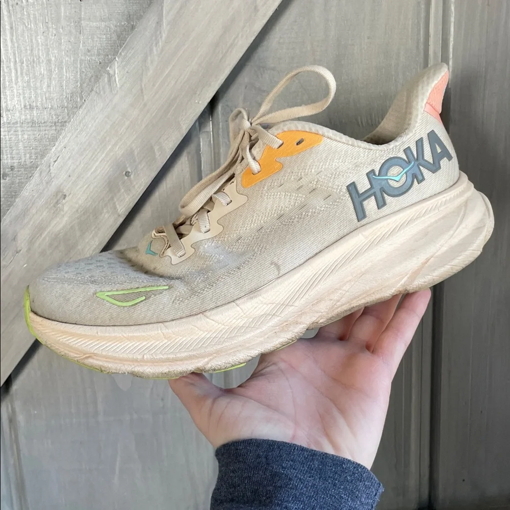 HOKA Clifton Sneaker Size‎ 8.5